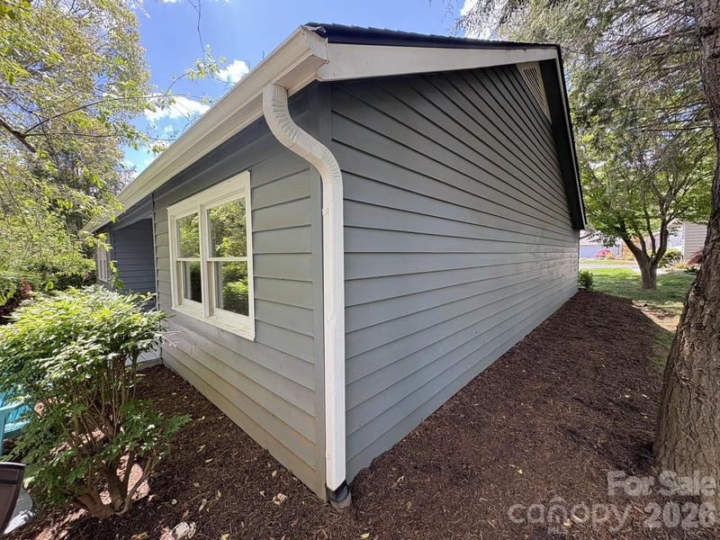 10 Laurel Place Dr, Asheville, NC 28803