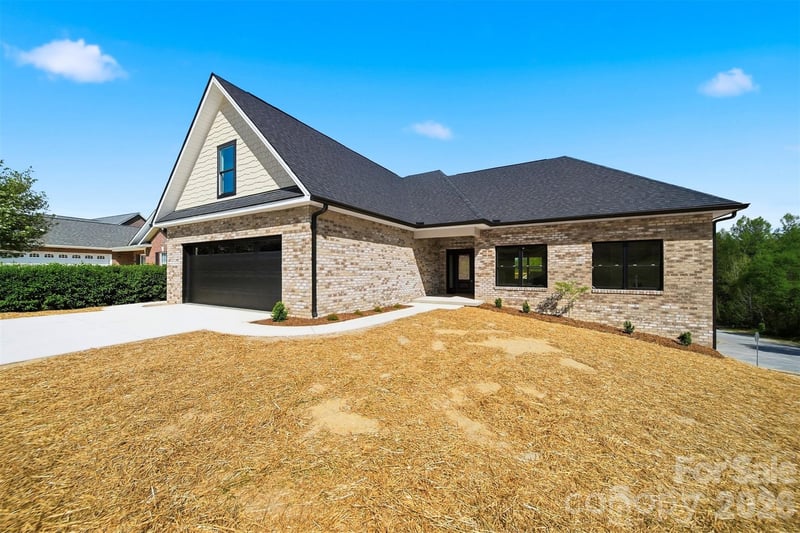 426 Huntington Woods St, Lenoir, NC 28645