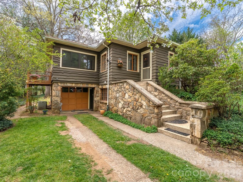 686 New Haw Creek Rd, Asheville, NC 28805
