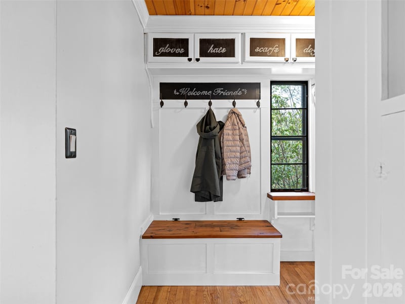 686 New Haw Creek Rd, Asheville, NC 28805