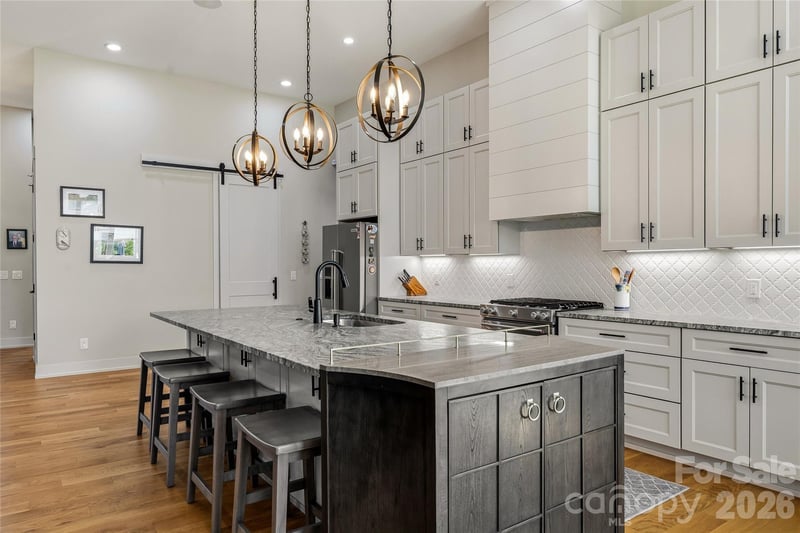 400 Samuel Dr, Mills River, NC 28759