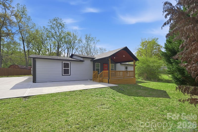 501 Friendship Dr, Matthews, NC 28105