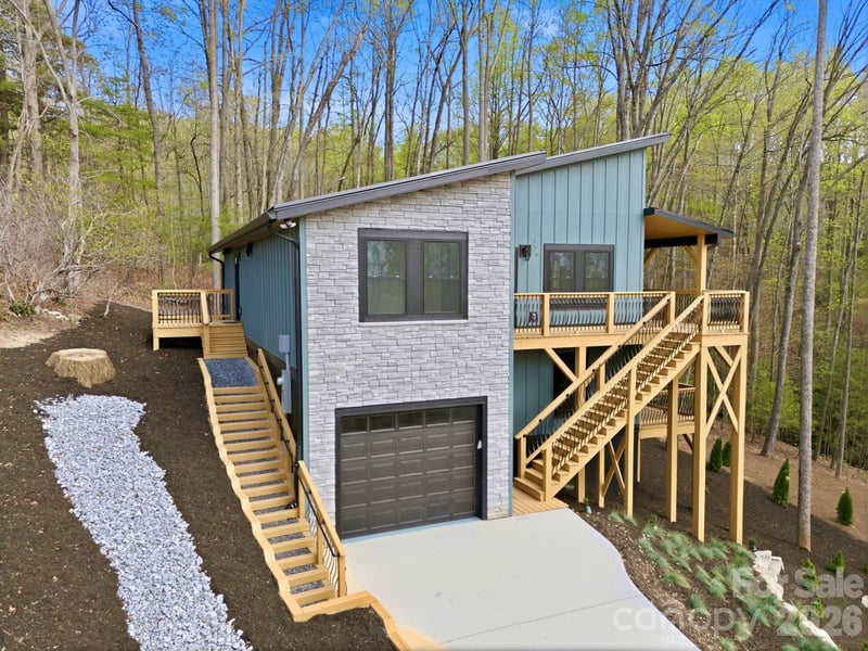276 Coopers Dr, Hendersonville, NC 28739