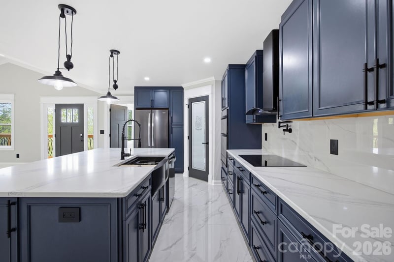 276 Coopers Dr, Hendersonville, NC 28739