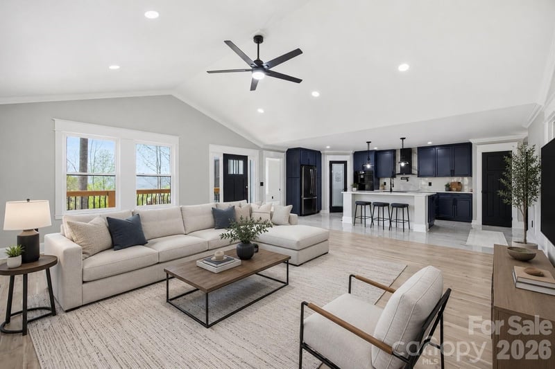 276 Coopers Dr, Hendersonville, NC 28739