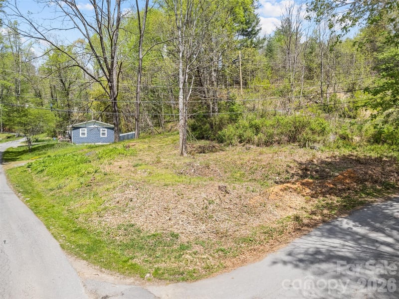26 Lansing Rd, Waynesville, NC 28786