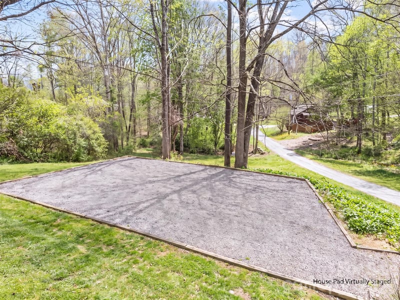 26 Lansing Rd, Waynesville, NC 28786