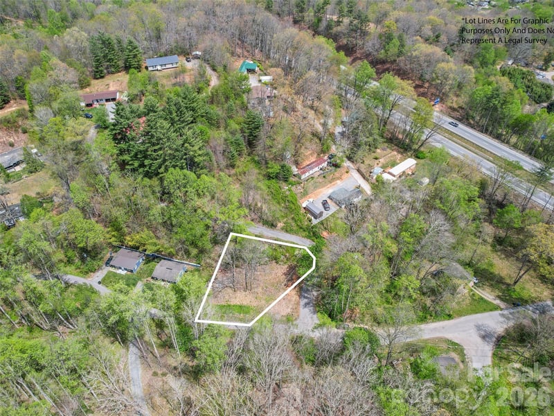 26 Lansing Rd, Waynesville, NC 28786