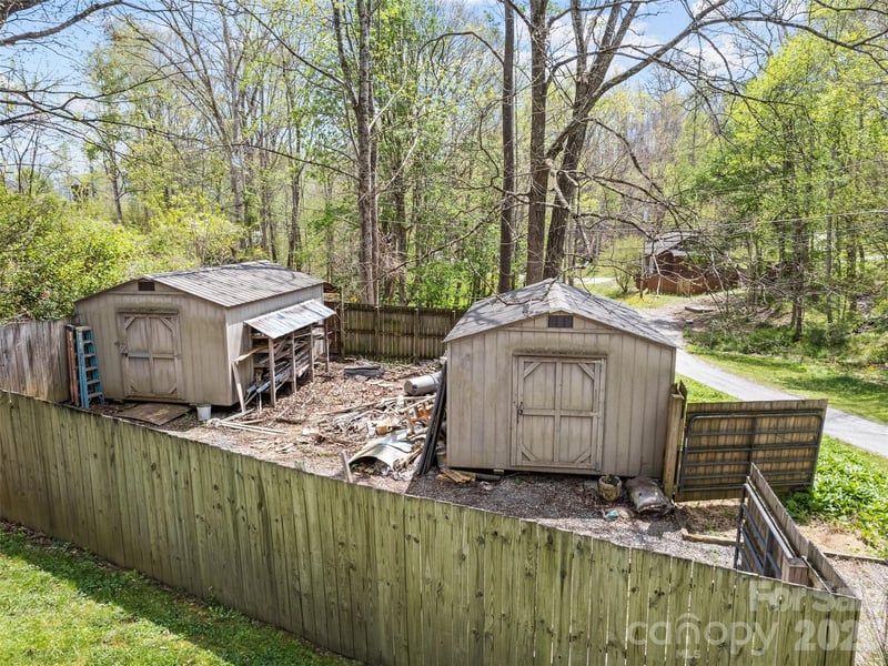 26 Lansing Rd, Waynesville, NC 28786