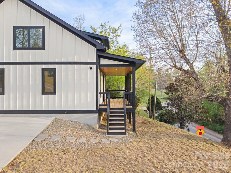 213 New Stock Rd, Asheville, NC 28804