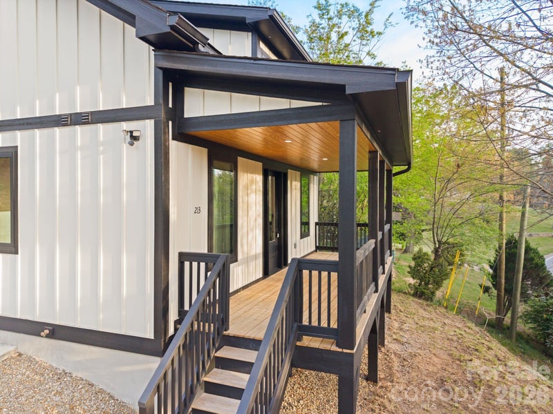 213 New Stock Rd, Asheville, NC 28804