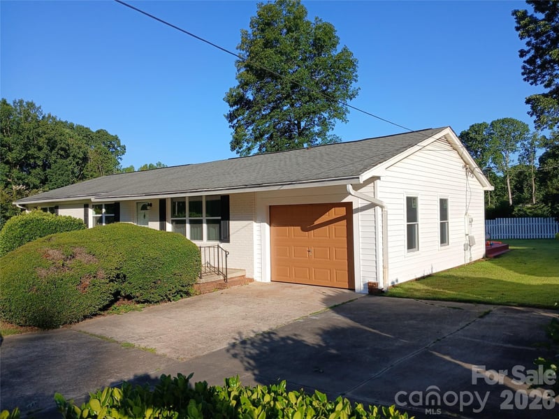 4429 Dawnwood Dr, Gastonia, NC 28056