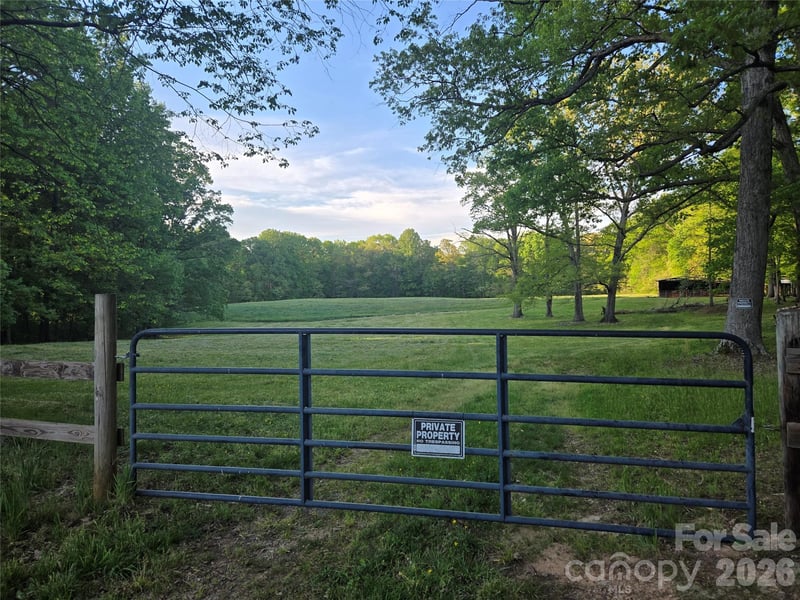 2901 Seats Rd, Yadkinville, NC 27055