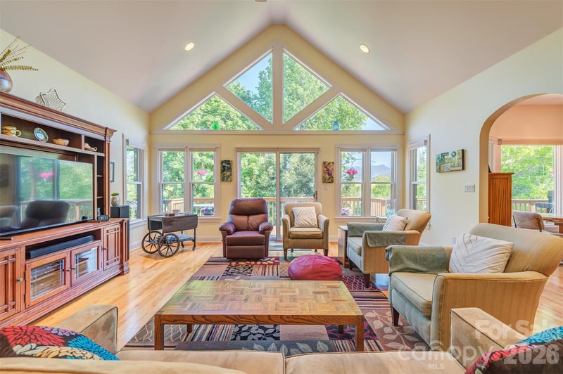 6 Clear Vista Dr, Asheville, NC 28805