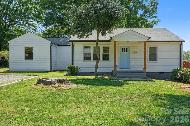 204 Oak St, Lowell, NC 28098