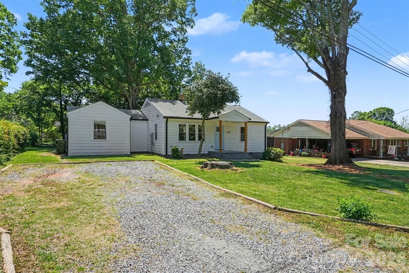 204 Oak St, Lowell, NC 28098