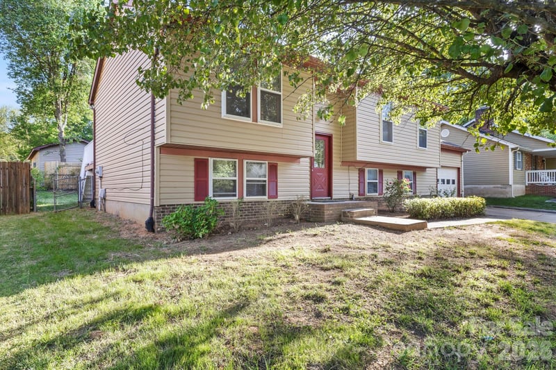 6018 Misty Way Ln, Charlotte, NC 28212