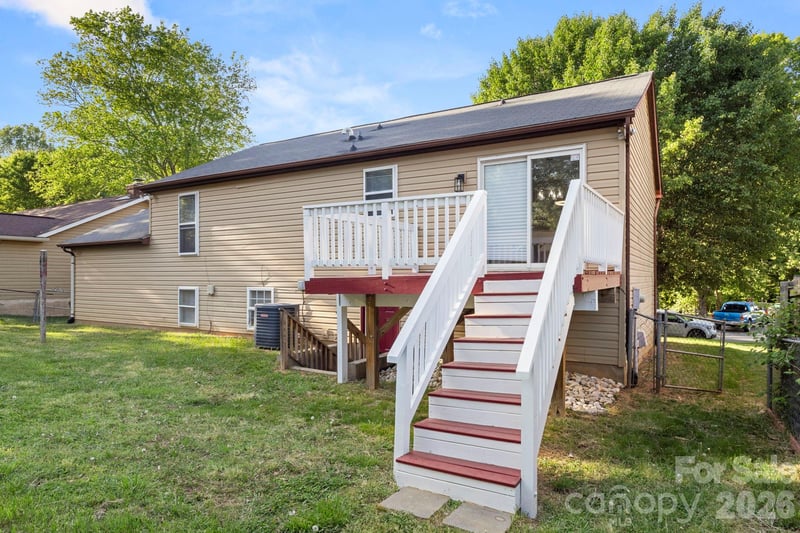 6018 Misty Way Ln, Charlotte, NC 28212