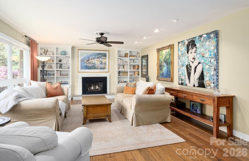 24 Woodcrest Rd, Asheville, NC 28804