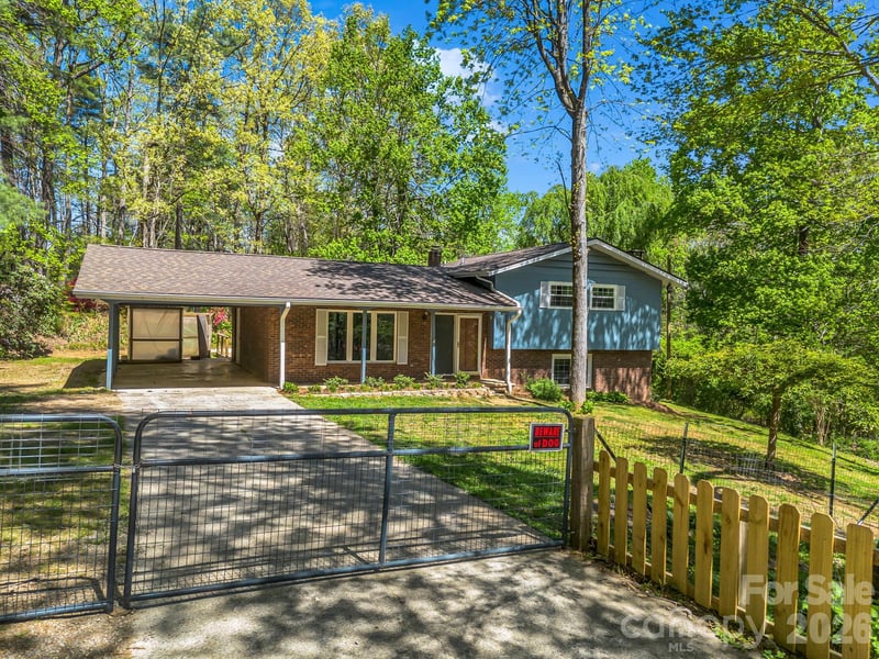 31 Firefly Ln, Saluda, NC 28773