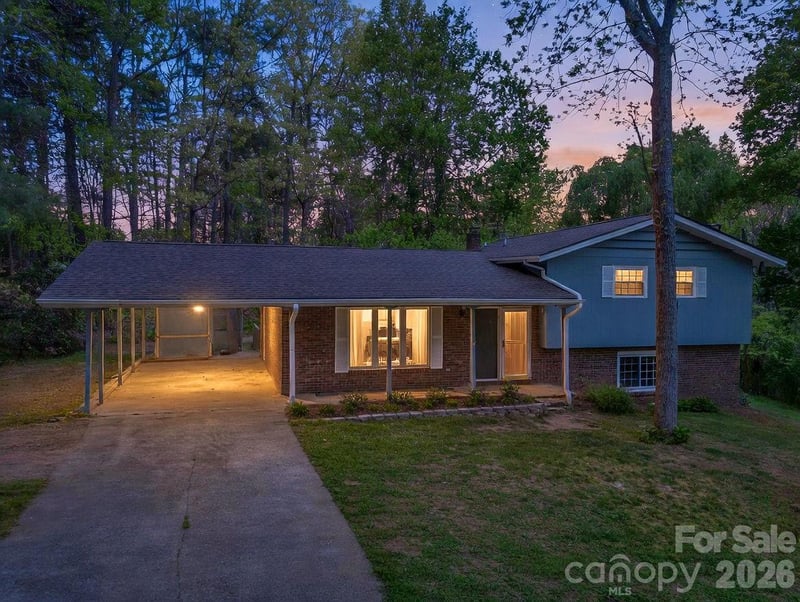 31 Firefly Ln, Saluda, NC 28773