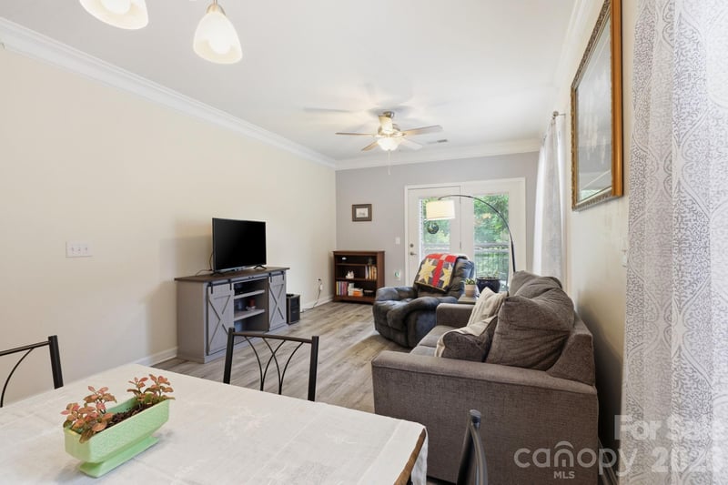 528 Appeldoorn Cir, Asheville, NC 28803
