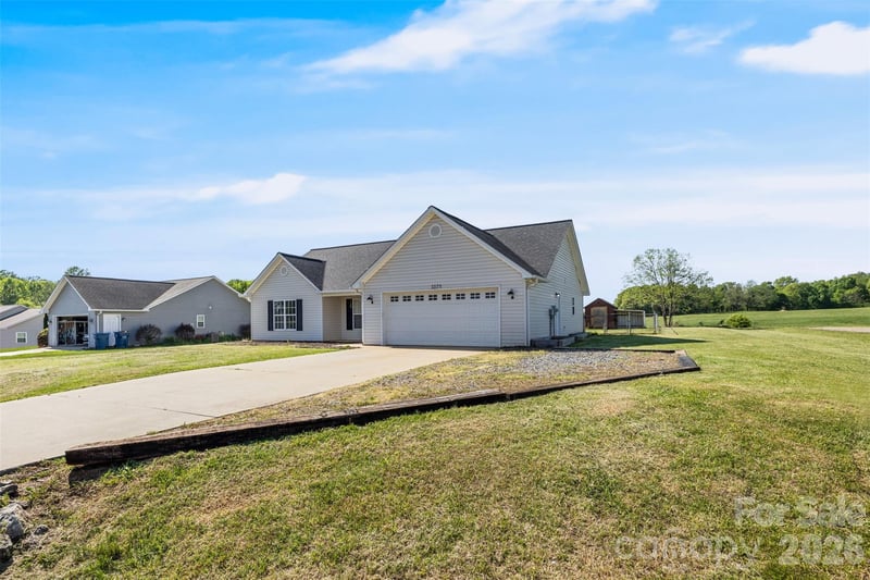1575 Windy Holly Ln, Newton, NC 28658