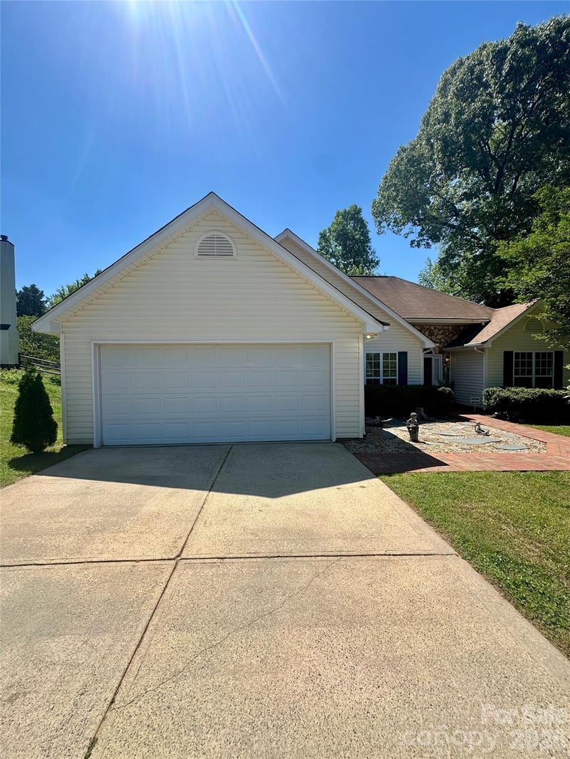 106 Old Willow Rd, Mooresville, NC 28115