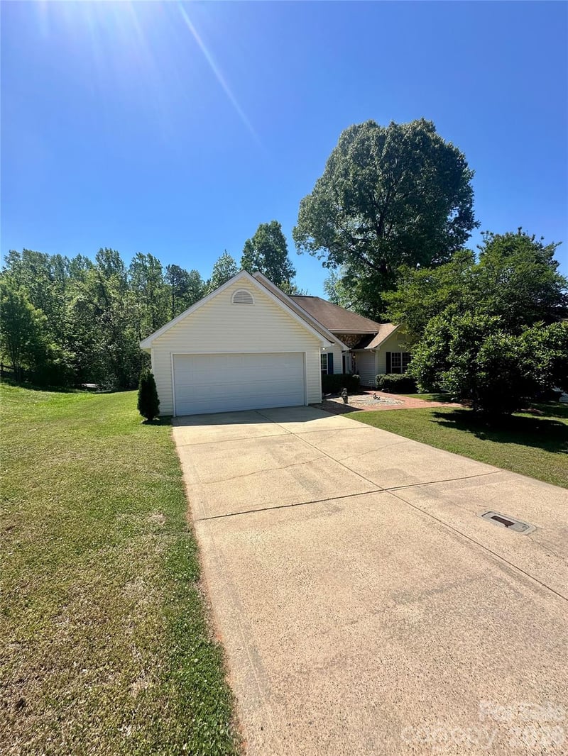 106 Old Willow Rd, Mooresville, NC 28115