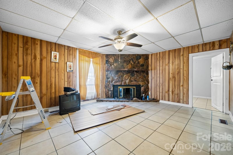 24 Midway St, Granite Falls, NC 28630
