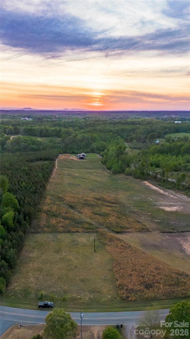 1075 Ring Tail Rd, Claremont, NC 28610