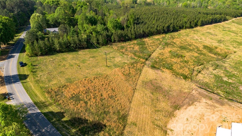 1075 Ring Tail Rd, Claremont, NC 28610