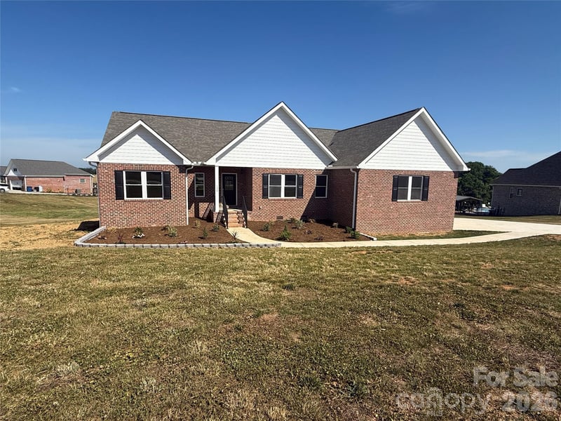 130 Oak Pointe Ln, Wilkesboro, NC 28697