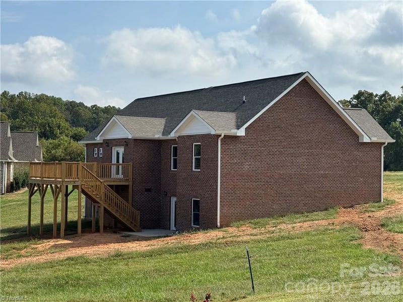 130 Oak Pointe Ln, Wilkesboro, NC 28697