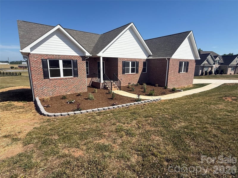 130 Oak Pointe Ln, Wilkesboro, NC 28697