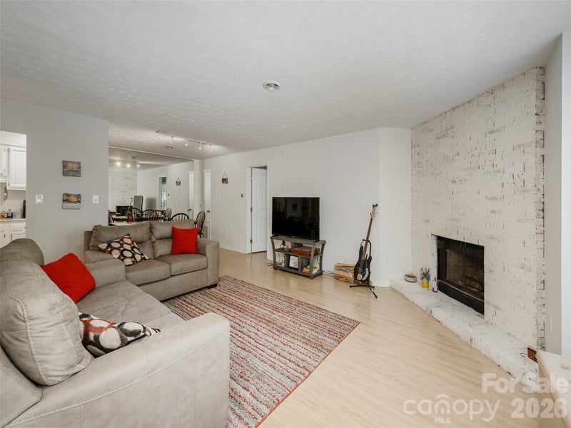 3 Ravencroft Ln #A, Asheville, NC 28803