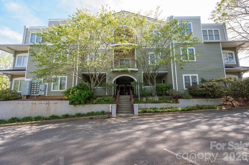 64 Clingman Ave #202, Asheville, NC 28801