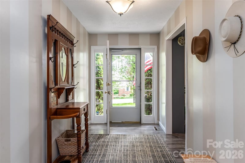 117 Brandon Rd, Hendersonville, NC 28739