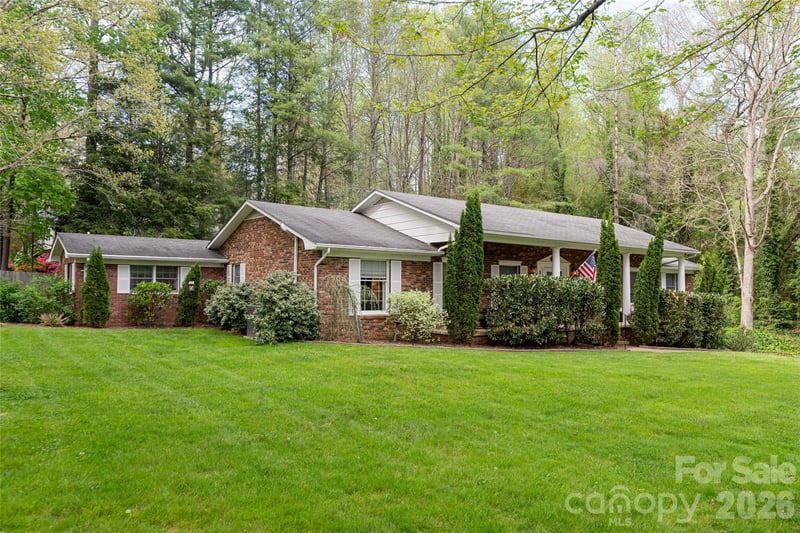 117 Brandon Rd, Hendersonville, NC 28739