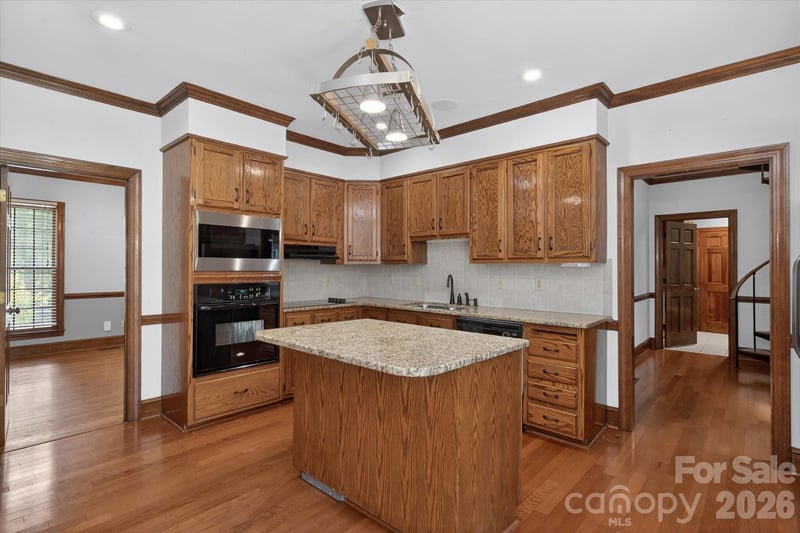 8149 Shannon Woods Ln, Matthews, NC 28104