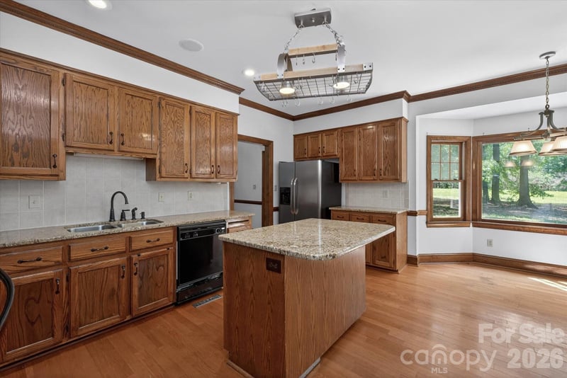 8149 Shannon Woods Ln, Matthews, NC 28104