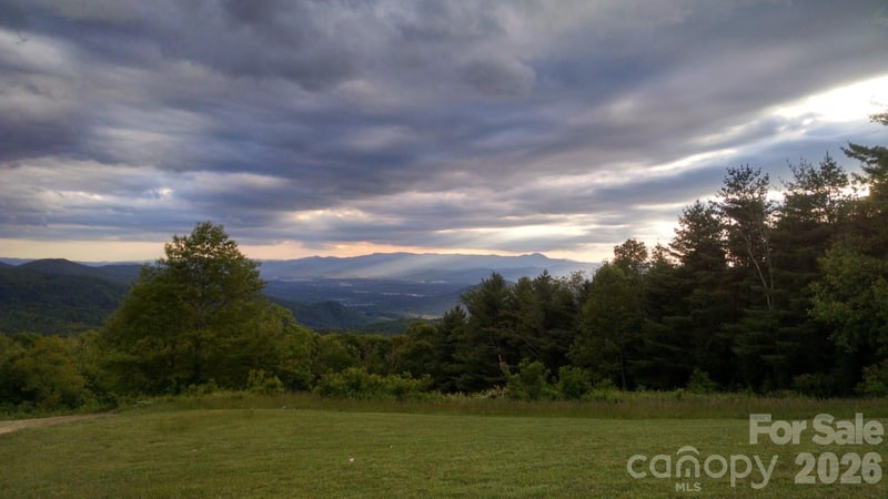 377 Grand Highland Dr #26, Hendersonville, NC 28792