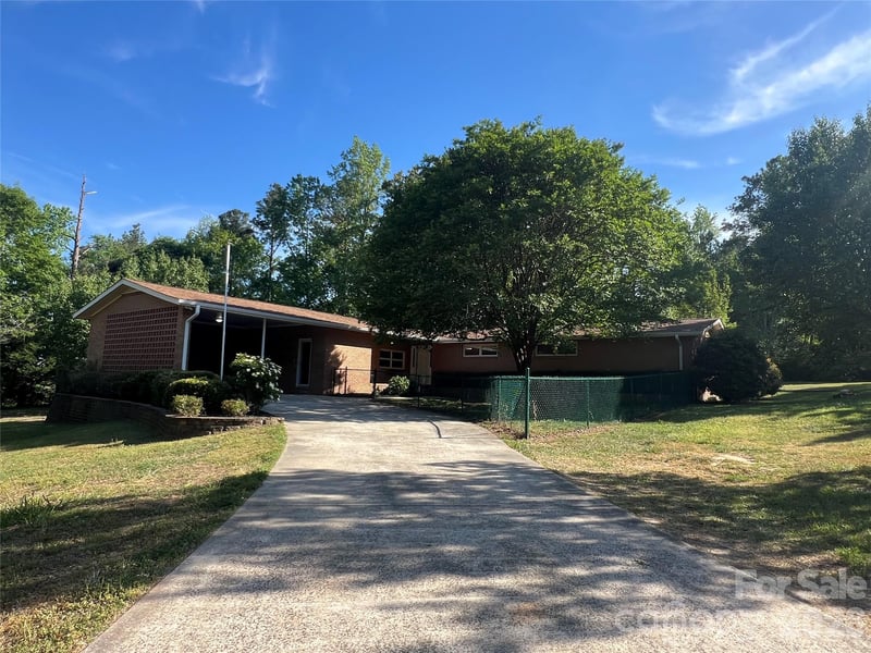 280 Raintree Rd, Great Falls, SC 29055