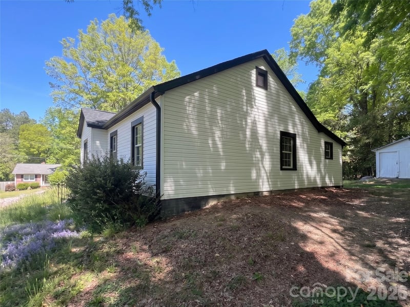 307 Ervin Dr, Cherryville, NC 28021