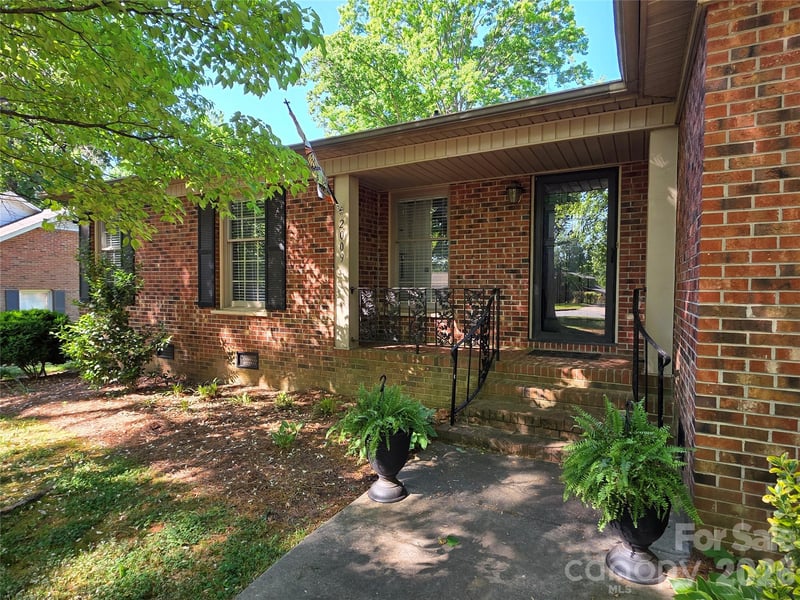 2009 Saratoga Dr, Gastonia, NC 28056