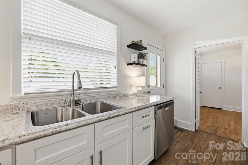 4500 Woodlark Ln, Charlotte, NC 28211