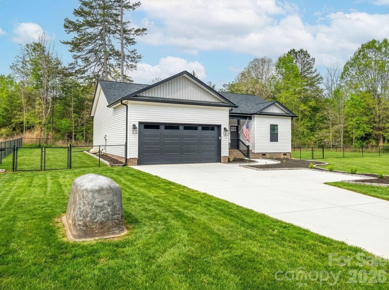 2462 Shoal Rd, Crouse, NC 28033