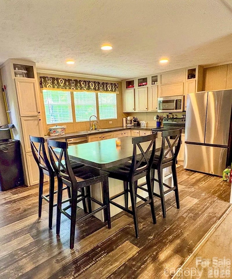718 Virginia Ave, Bessemer City, NC 28016