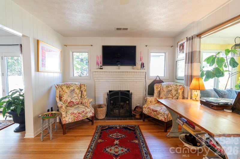 34 Oakley Rd, Asheville, NC 28803