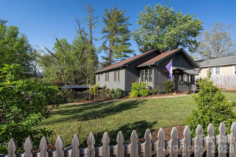 34 Oakley Rd, Asheville, NC 28803